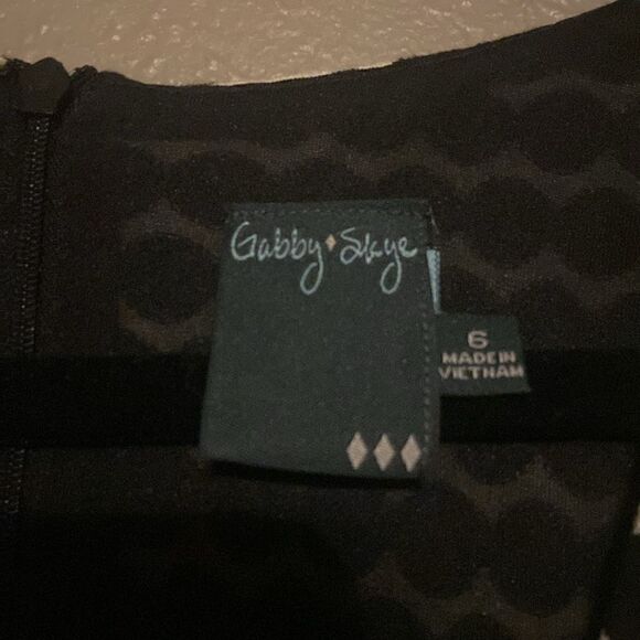 Ladies size 6 Gabby + Skye Black and white Dot design dress - Picture 5 of 8